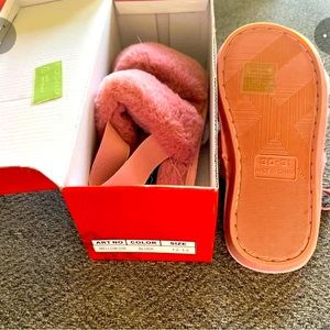 Plush blush pink girls slippers